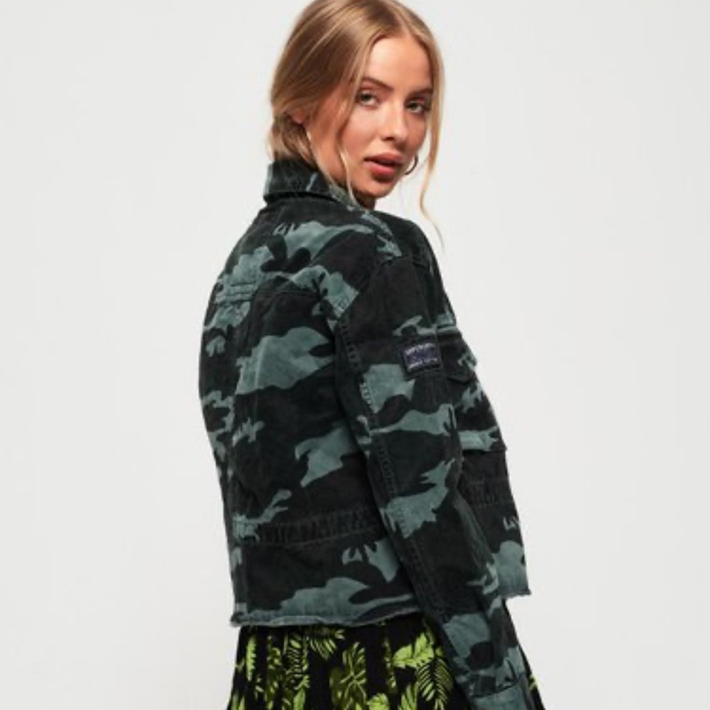 Superdry women Riley Rookie cropped cotton Sea Camo zipper snaps badge 8 Jacket - Picture 2 of 16